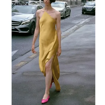 2023 Лето Европейский и американский стиль Женское тонкое платье Асимметричное желтое атласное шелковое драпировка Элегантные женские подтяжки Длинное платье